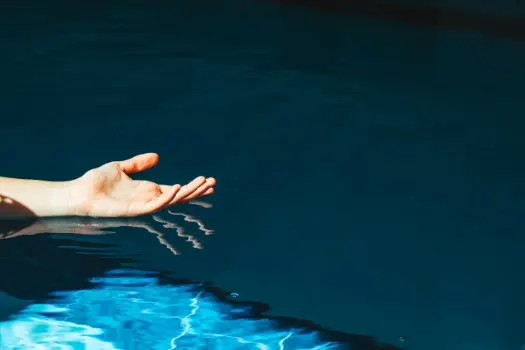 chandra-kund Swastik Ayu Vihar Chandra Kund Chill Pool for Reviving Senses,and Muscle Recovery, Ayurveda Wellness Center India.