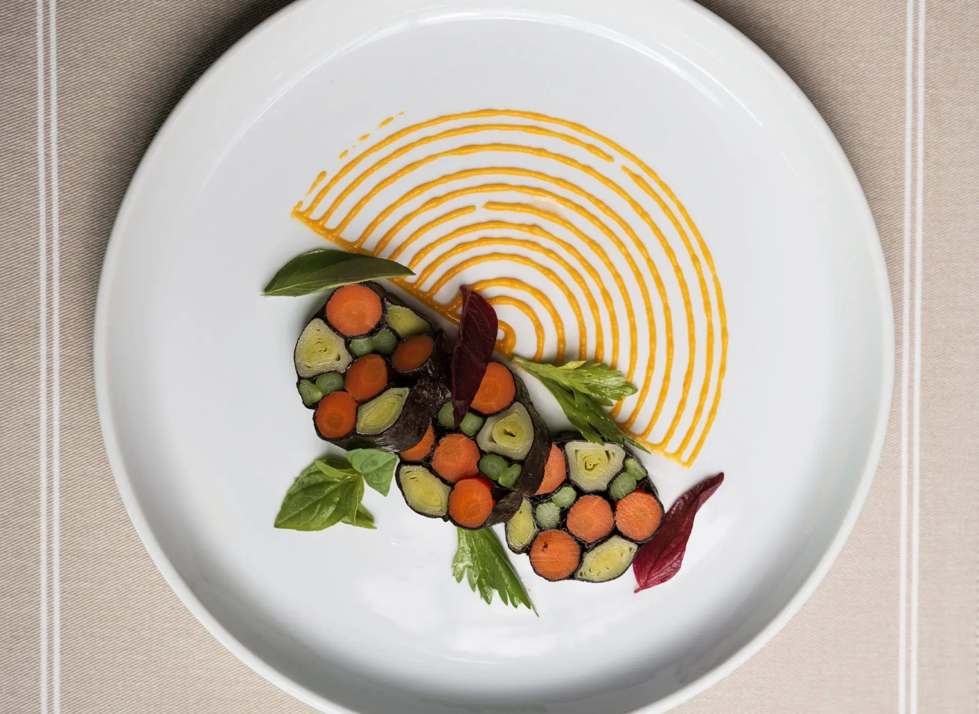 Mindful-Eating Mindful Eating Colorful dish at Swastik Wellness, highlighting portion control and conscious consumption for holistic health.